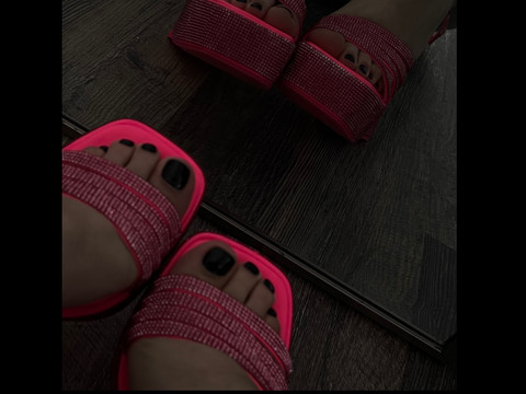 Feet Bunny profile picture