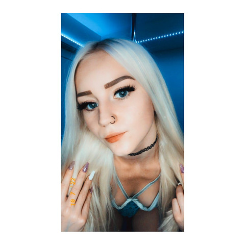 AdriannaRose profile picture