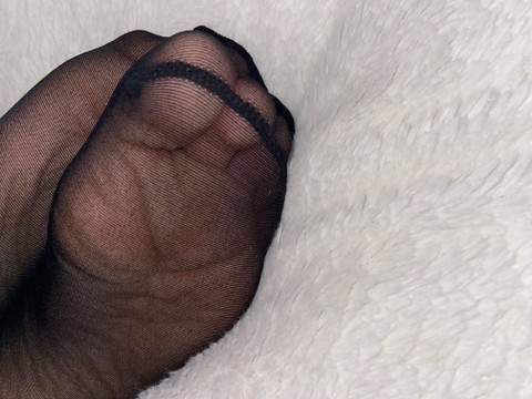 Small feet profile picture