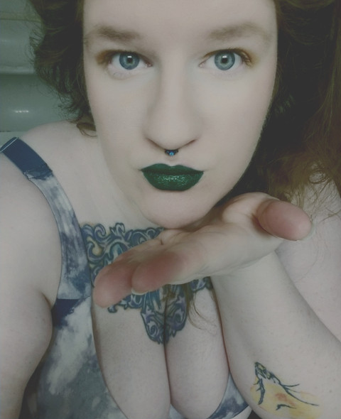 Emelyn profile picture