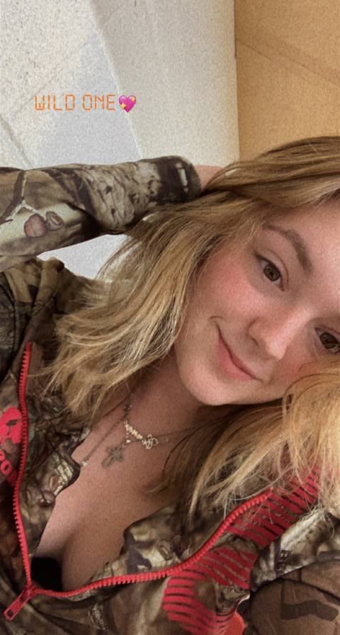 @emmieonlyfans18 @emmieonlyfans18