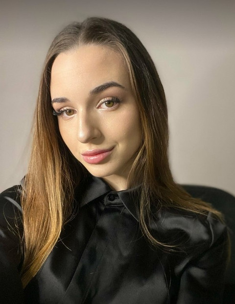 CAROLYN 🧁🌸 profile picture