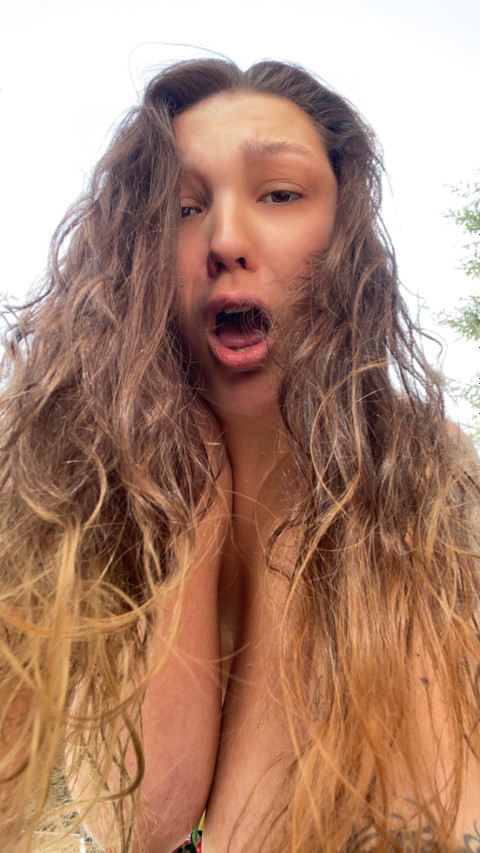 Naughty Emily Caught On Video 🌸🎥 profile picture