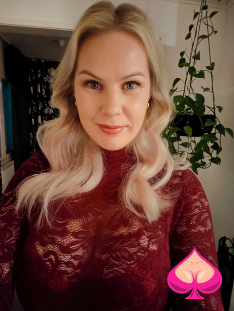 Elena π profile picture