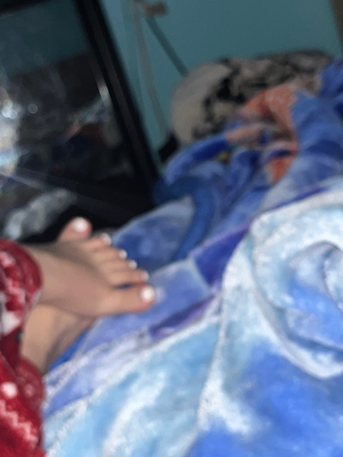 Pretty feet :) profile picture