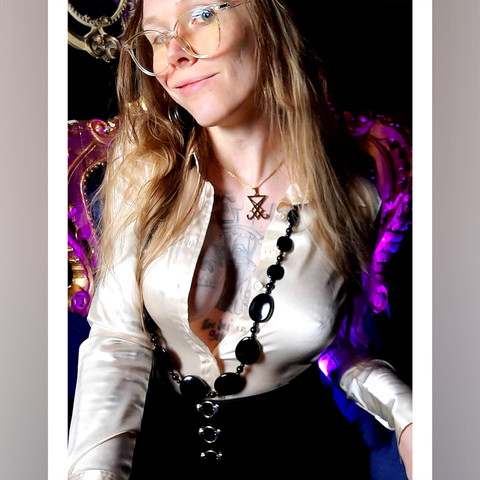 ๐ Satin_Blouse_Fetish_Teacher ๐ profile picture