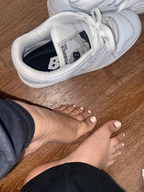 Feet world profile picture