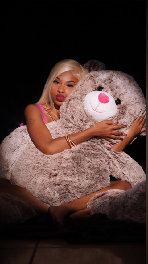 Luxury eve profile picture