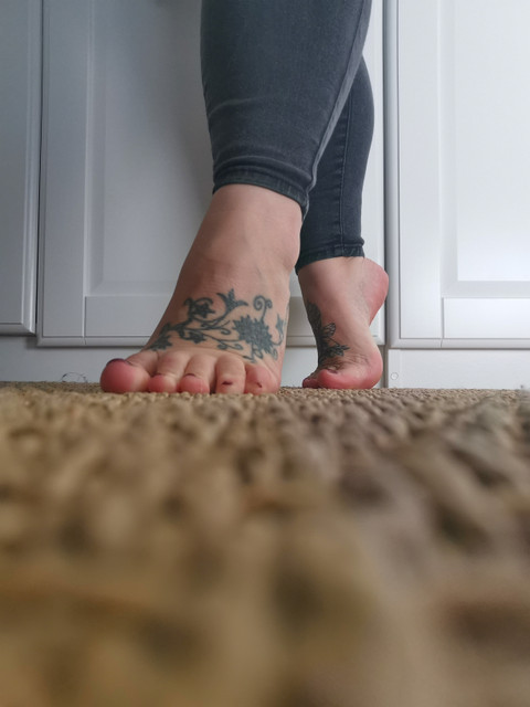 Barefoot Lass profile picture