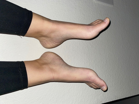Fancy feet girl profile picture