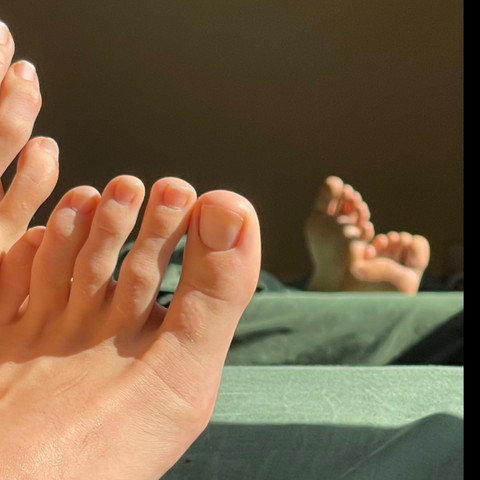 feet college guy profile picture