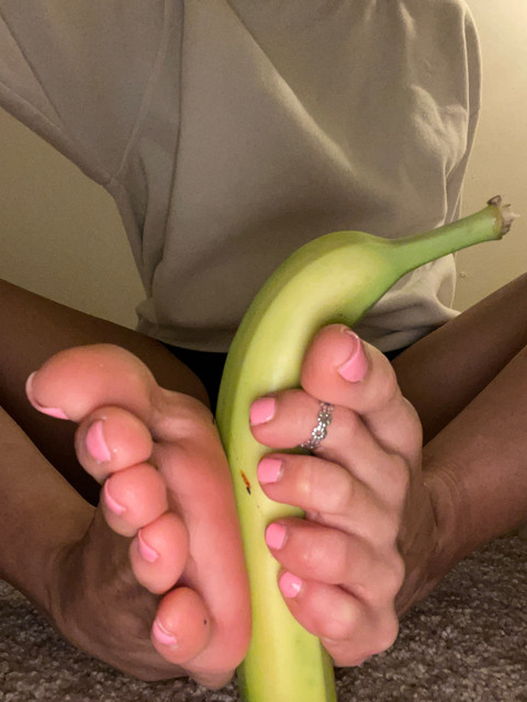 Just a girl with a nice pair of feet 👣 profile picture