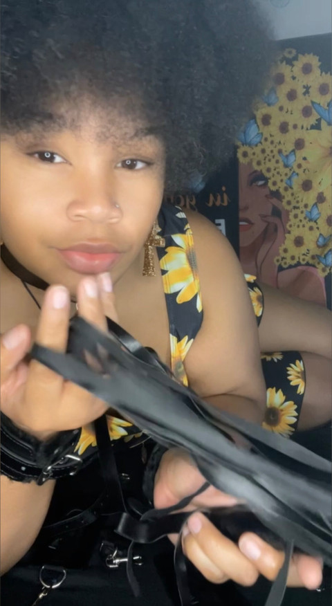 Findom๐นSensual Food Play ๐Feet Worship profile picture