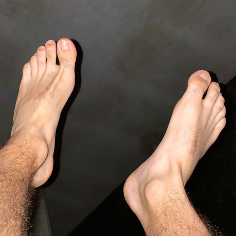Boy’s feet profile picture