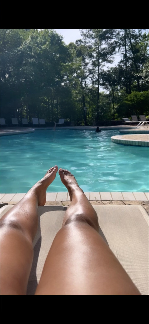 Mykaelaโs feet profile picture