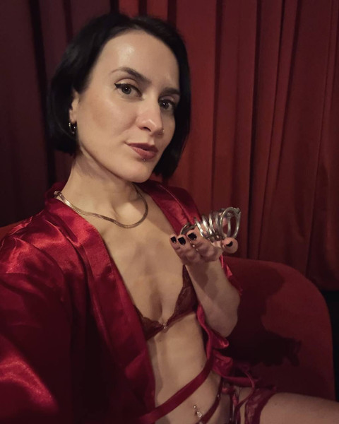 Miss Flora Femdom / Fetish / Lesbian /Bi profile picture