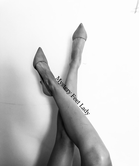 Mystery Feet Lady profile picture