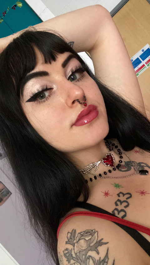 brat ♡ (free) INACTIVE, follow my vips! profile picture