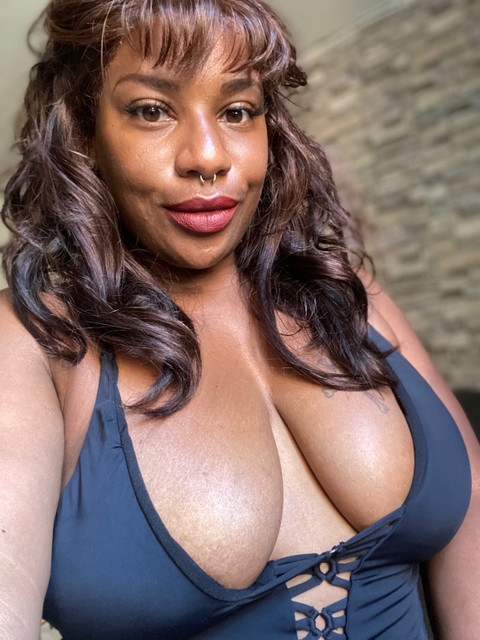 Lola profile picture