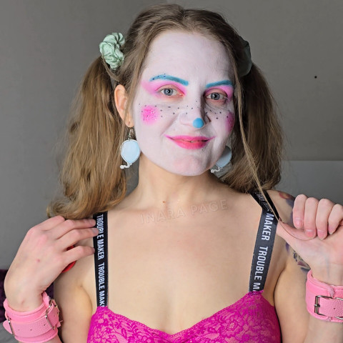 Inara Page aka Squishy the Clown Girl profile picture
