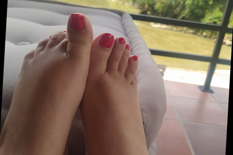 beautiful feet profile picture