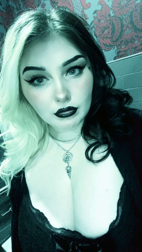 Velvetgothbabe profile picture