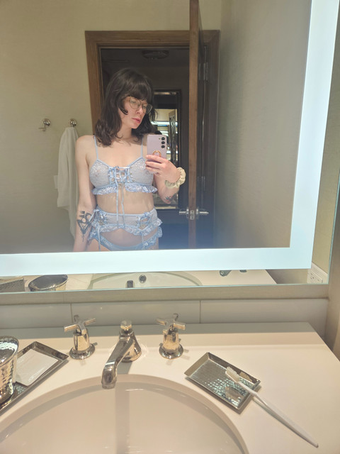 Iris Blue profile picture