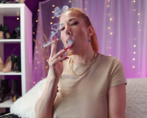 Miss Eve smoking fetish profile picture