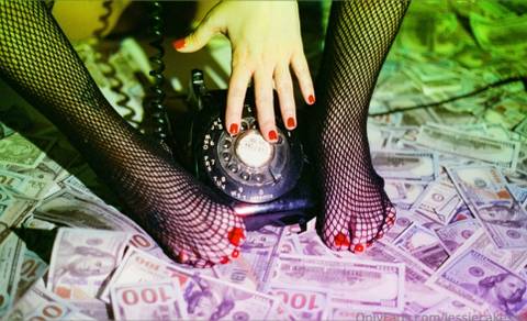 @itsvickivale nude itsvickivale nude