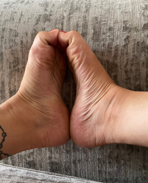 Full figured,sexy feet,talk dirty to me profile picture