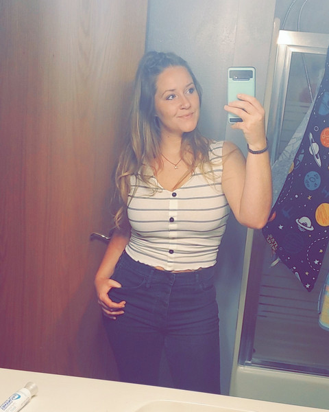 Your amateur mom next door 💦😜 profile picture