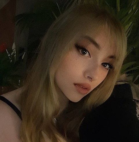 Zoey 🍒 profile picture