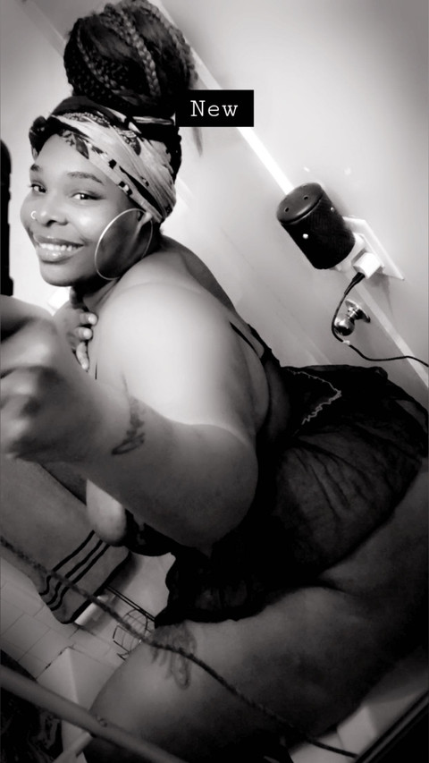 🫦Naughtybynature👅77 profile picture