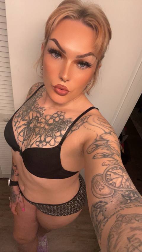 @trannyqueen @trannyqueen