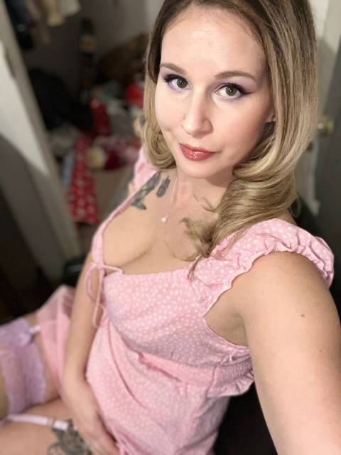 @amberhottyhousewife18 @amberhottyhousewife18