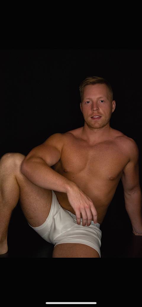 @chrishuggins92 nude chrishuggins92 nude