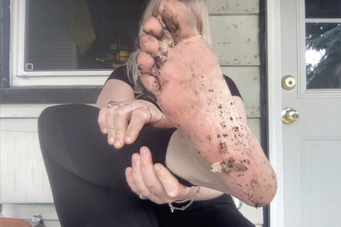 i have big sexy feet profile picture