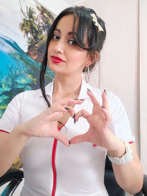 Mia khalifa col profile picture