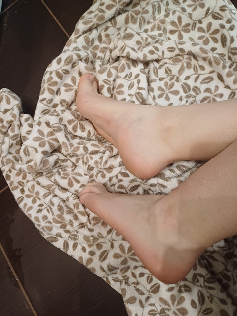 mommy's feet profile picture