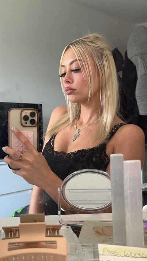 ellie Louise jones profile picture