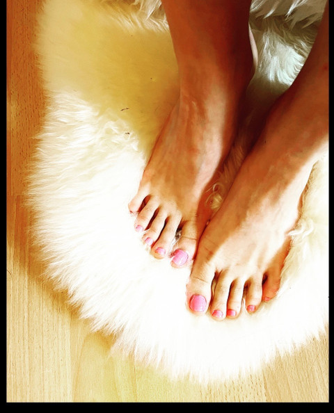 Feetgirl profile picture