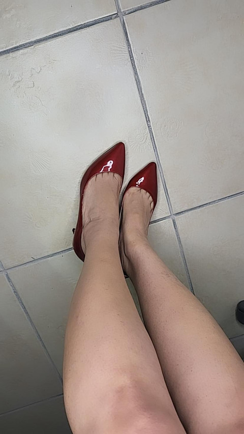 Doll feet profile picture