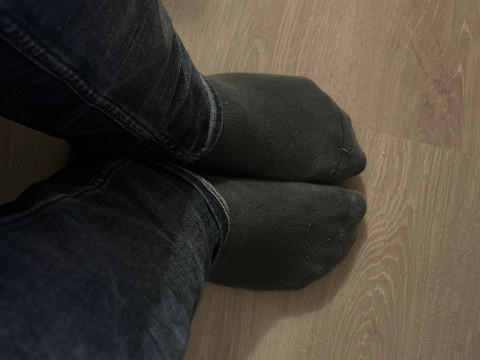 The right feet profile picture