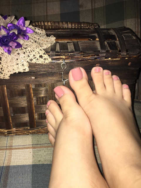 Feet white 🤍 profile picture