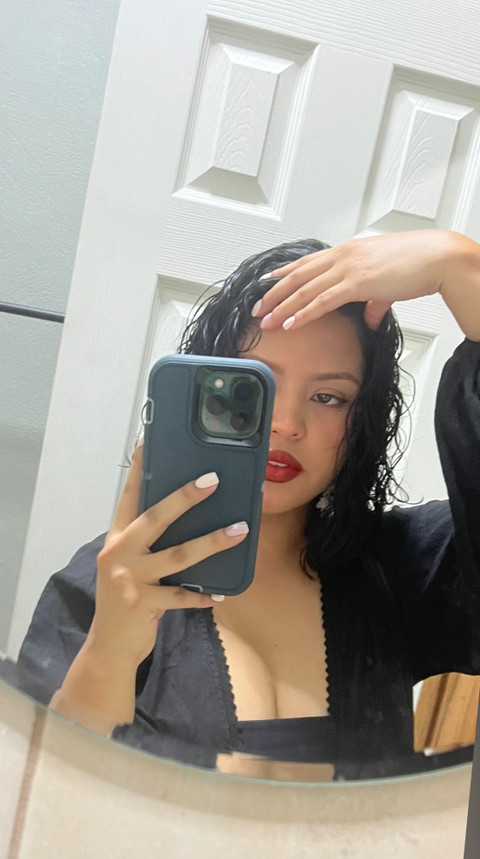 RossieM profile picture