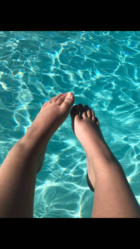 @vendspieds.com @vendspieds.com