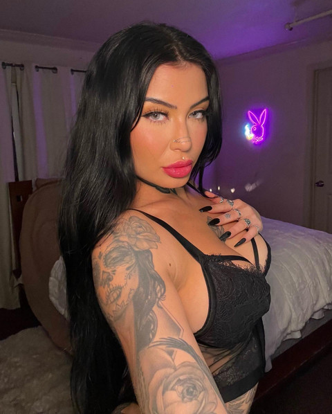 Lola 🖤 profile picture