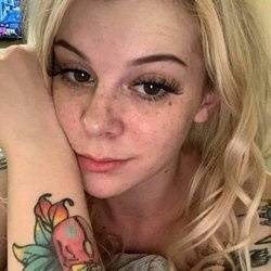 @kinkyskylarrose @kinkyskylarrose