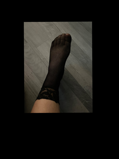 Lady feet profile picture