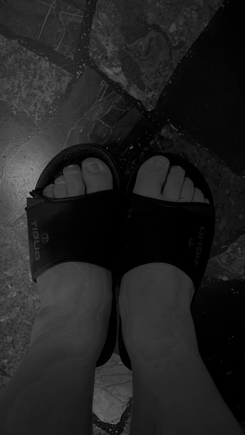 ugly feet profile picture
